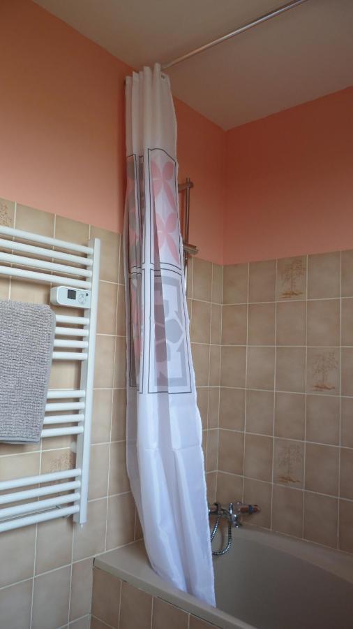 Maison De Vacances Pour 6 Personnes Avec Piscine Lainsecq المظهر الخارجي الصورة