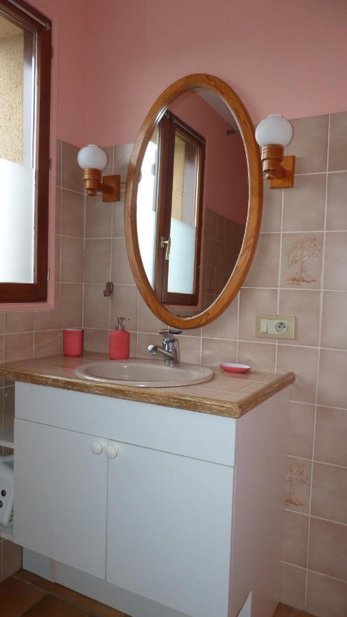 Maison De Vacances Pour 6 Personnes Avec Piscine Lainsecq المظهر الخارجي الصورة