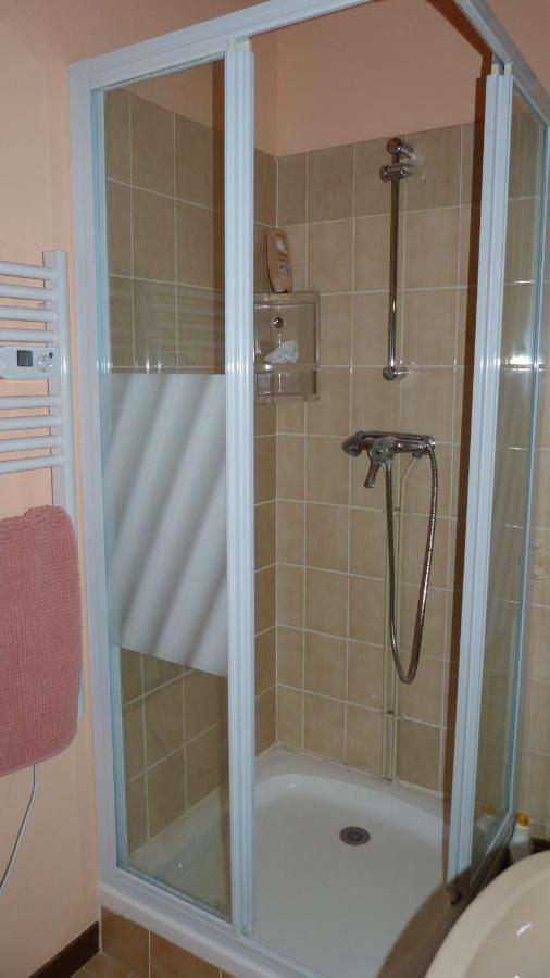 Maison De Vacances Pour 6 Personnes Avec Piscine Lainsecq المظهر الخارجي الصورة