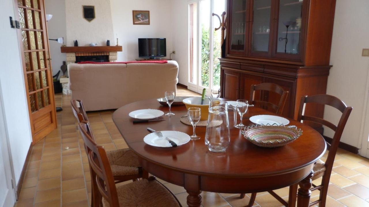 Maison De Vacances Pour 6 Personnes Avec Piscine Lainsecq المظهر الخارجي الصورة